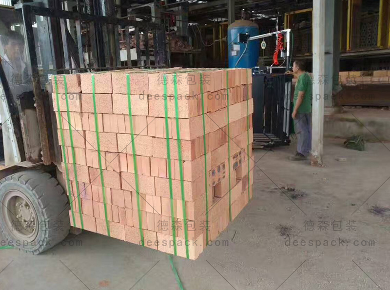 磚廠(chǎng)用塑鋼帶搭配手提式打包機(jī)捆扎怎么樣？